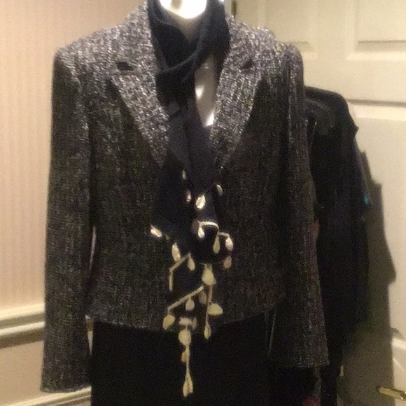 Black Wool scarf with cream crotched tassels - Picture 2 of 3